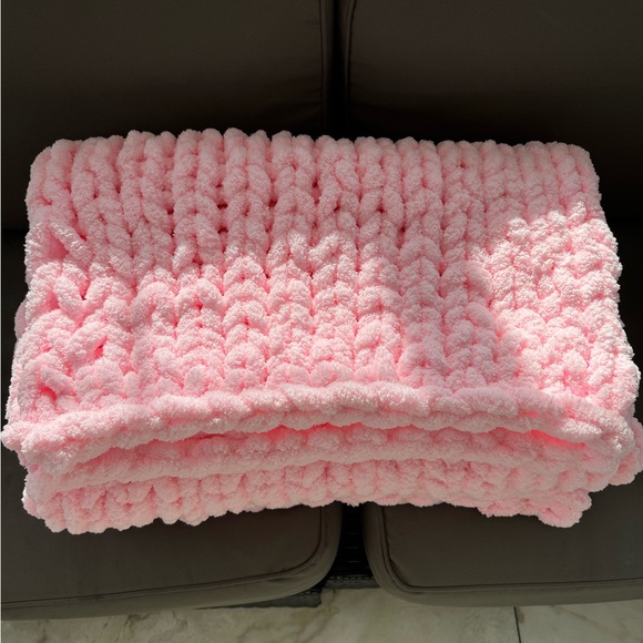 Handmade Blanket with Chunky Chenille yarn. - Picture 2 of 10